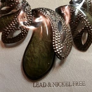 Necklace and earring set